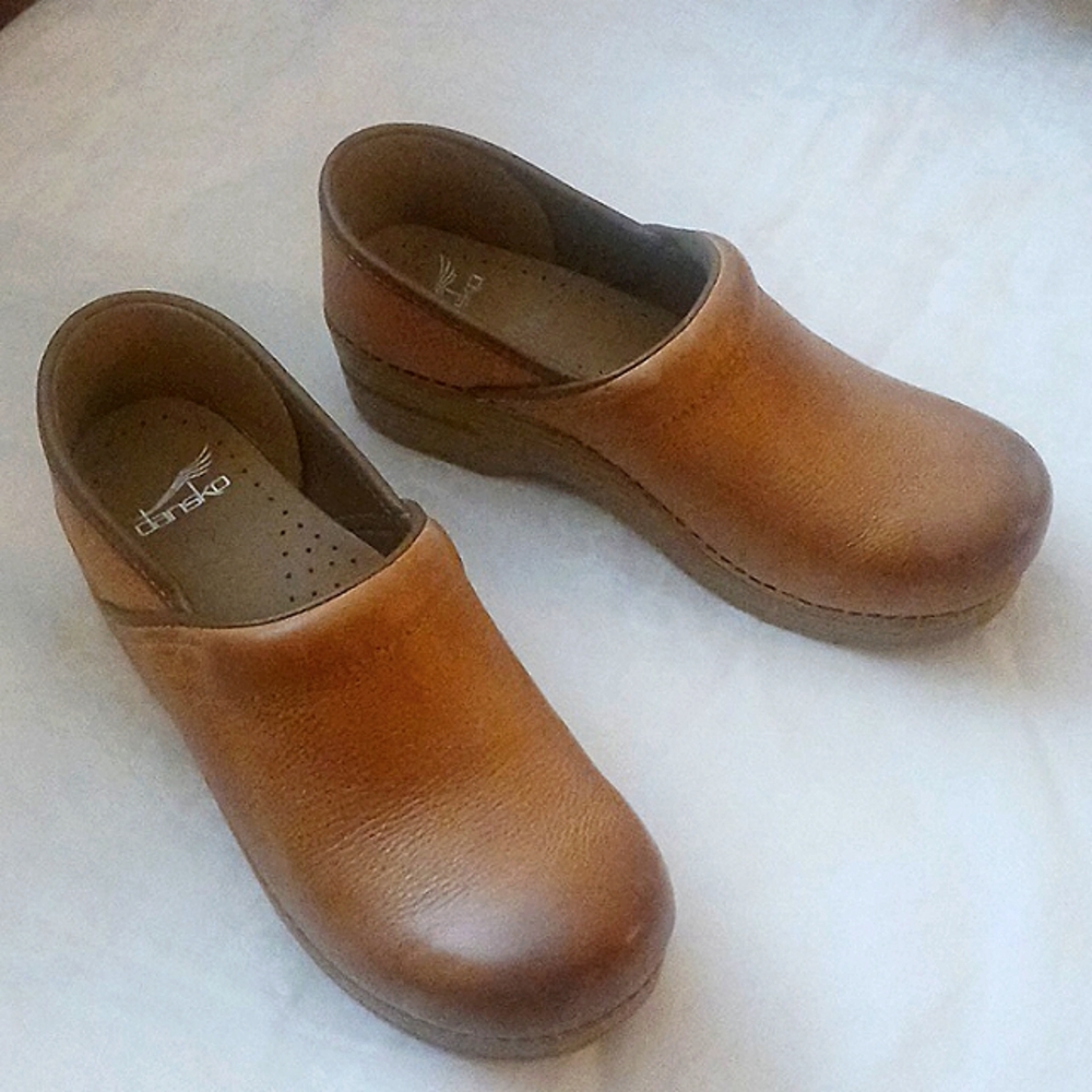 DANSKO CLOGS • Honey Tan, Distressed, Size EU 38/US 7.5-8 • A-1